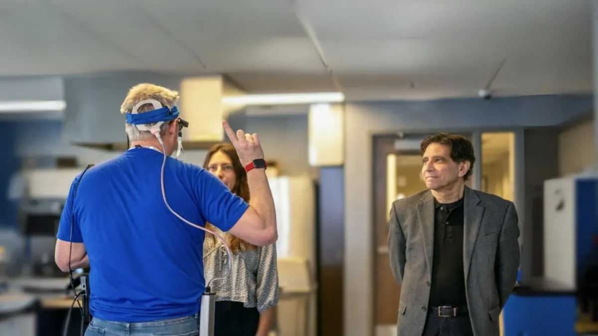 A New Brain Implant Bypasses Your Eyes to Create Artificial Vision