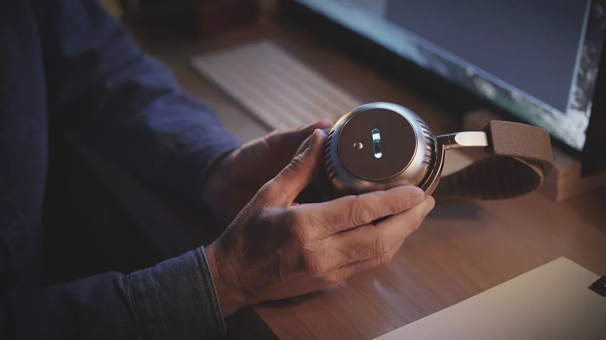 Startup puts vacuum tubes inside headphones for studio-quality sound