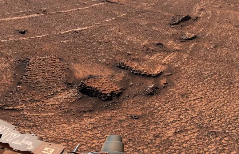 NASA’s Curiosity Finds a Vast Sea of Mysterious Polygons on Mars
