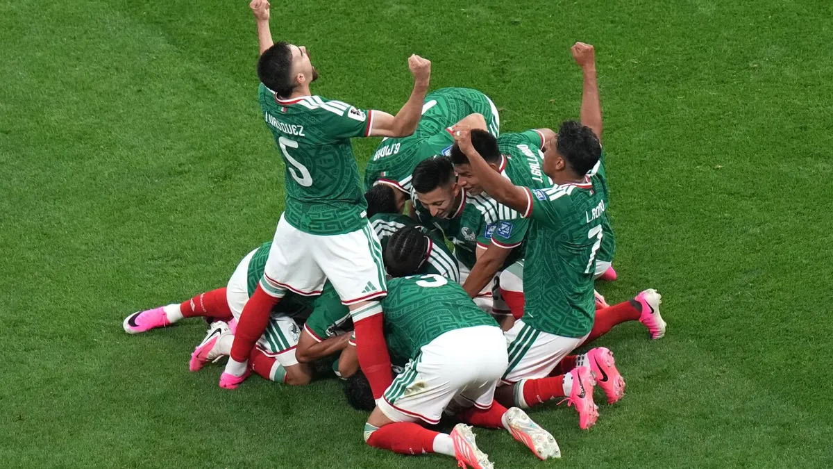 Mexico ends a 40-year knockout drought, beats Ecuador to advance in World Cup