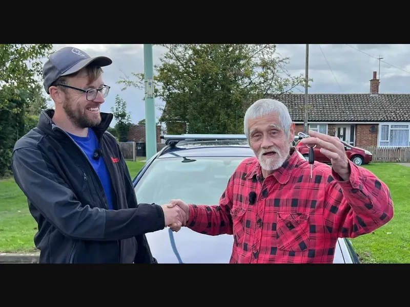 Ben Saunders handing Nick Joyce a check