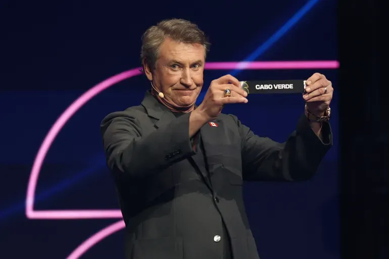 Former NHL player Wayne Gretzky displays Cape Verde during the draw for the 2026 soccer World Cup at the Kennedy Center in Washington, Friday, Dec. 5, 2025.