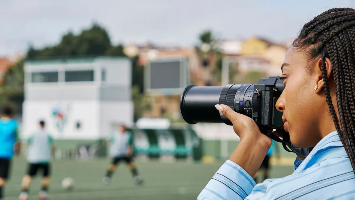 Sony makes us wait 9 years for new superzoom bridge camera