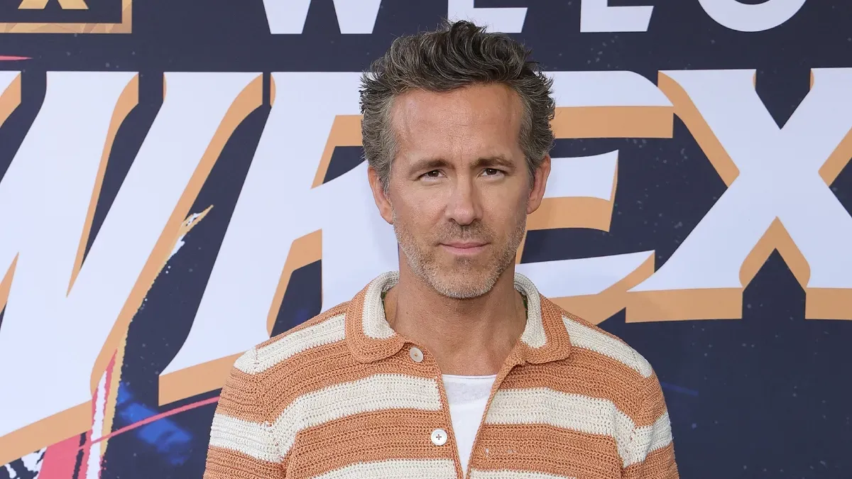 Ryan Reynolds Spent the Day Taking Pics with Fans at Comic-Con and None of Them Knew