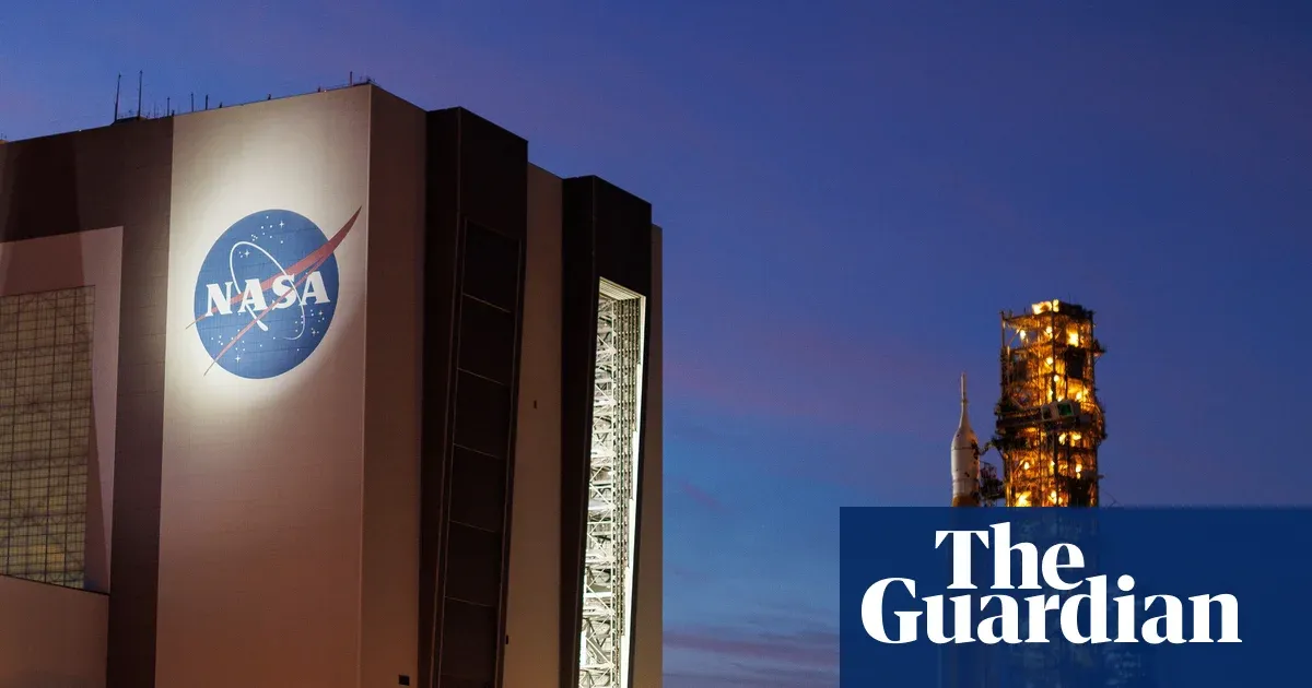 NASA delays moon landing, but contractors see their moment