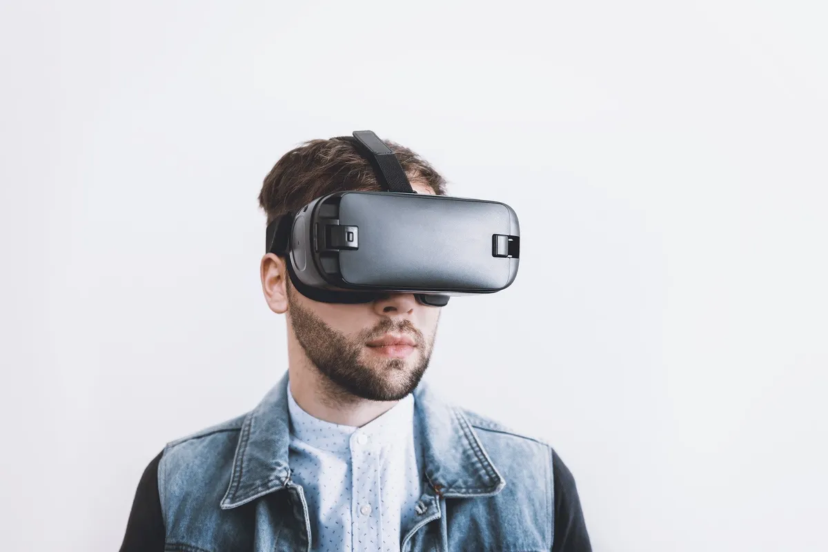 How virtual reality can transform behavioral science and enhance reproducibility