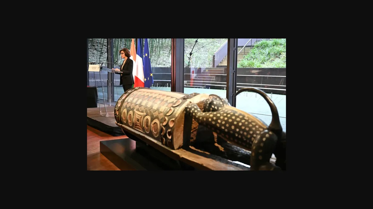 Talking drum being returned to Côte d'Ivoire