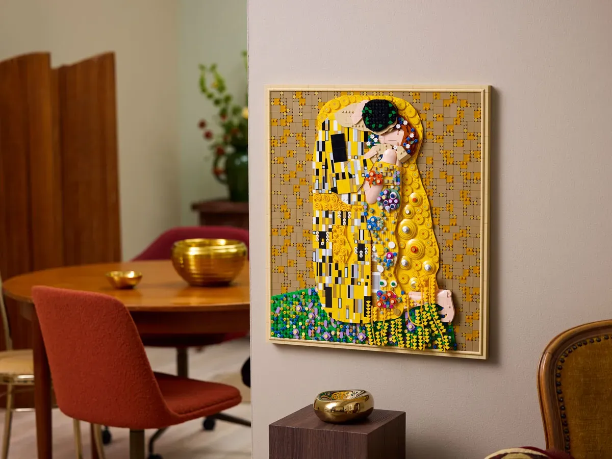 Klimt's Iconic 'The Kiss' Just Got a 4,000-Piece LEGO Makeover