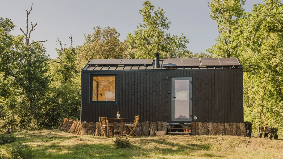 Off-grid-capable tiny house embraces small-living freedom