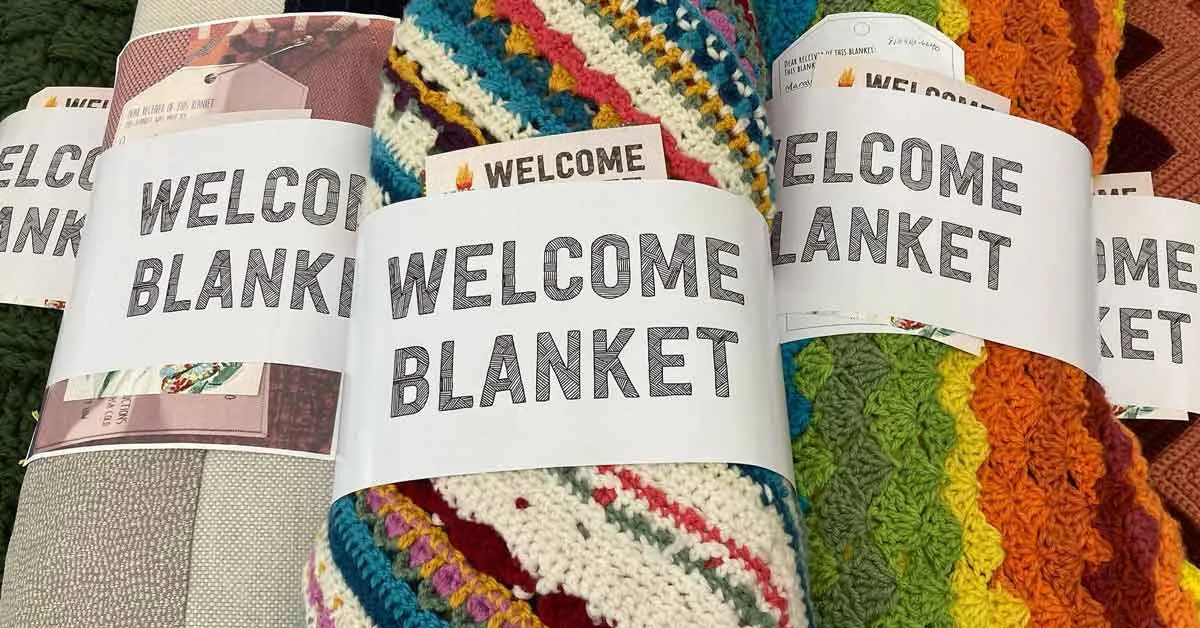 Knitters worldwide stitch blankets to welcome immigrants home