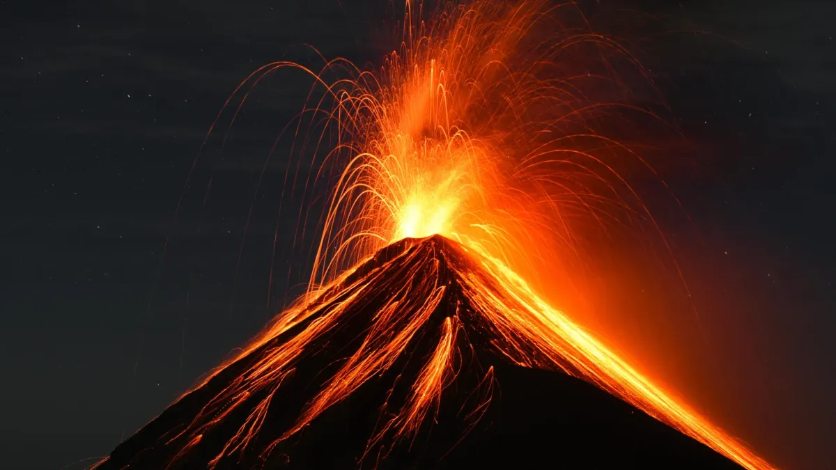 This clever system can predict volcano eruptions hours before they happen