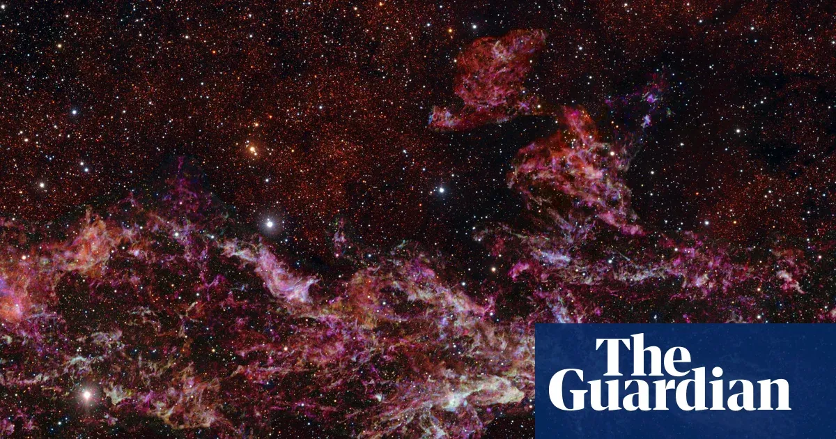 Radio telescope maps Milky Way center with unprecedented clarity