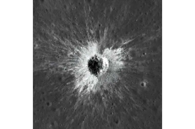 US researcher Robert Wagner with NASA's Lunar Reconnaissance Orbiter (LRO) has discovered a massive crater that recently formed on the surface of the Moon, thanks to images from a NASA probe