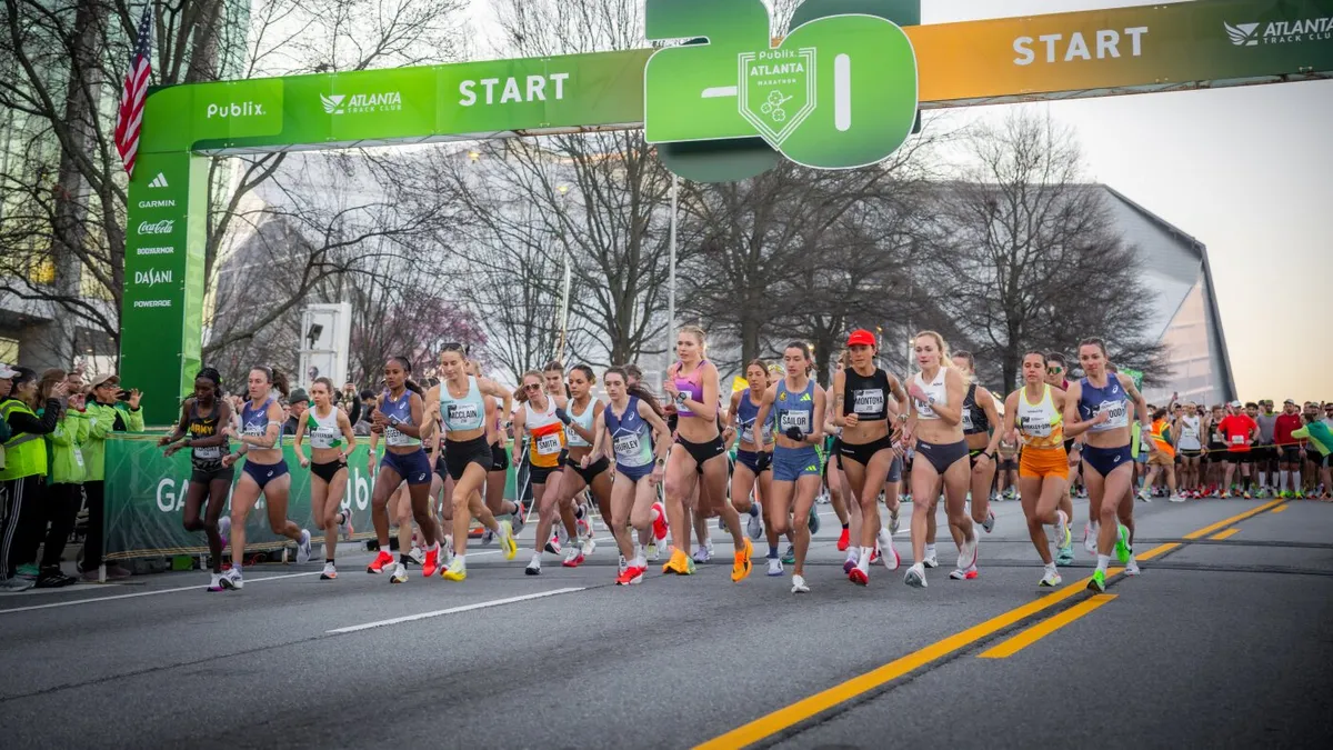 Lead Car Mishap Sends Seven U.S. Runners to World Championship