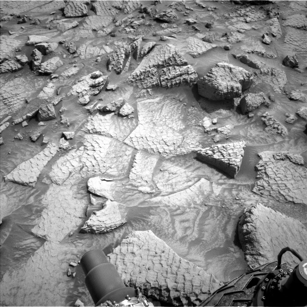 Curiosity Rover Waves Goodbye to Martian 'Boxwork,' Chasing New Mysteries