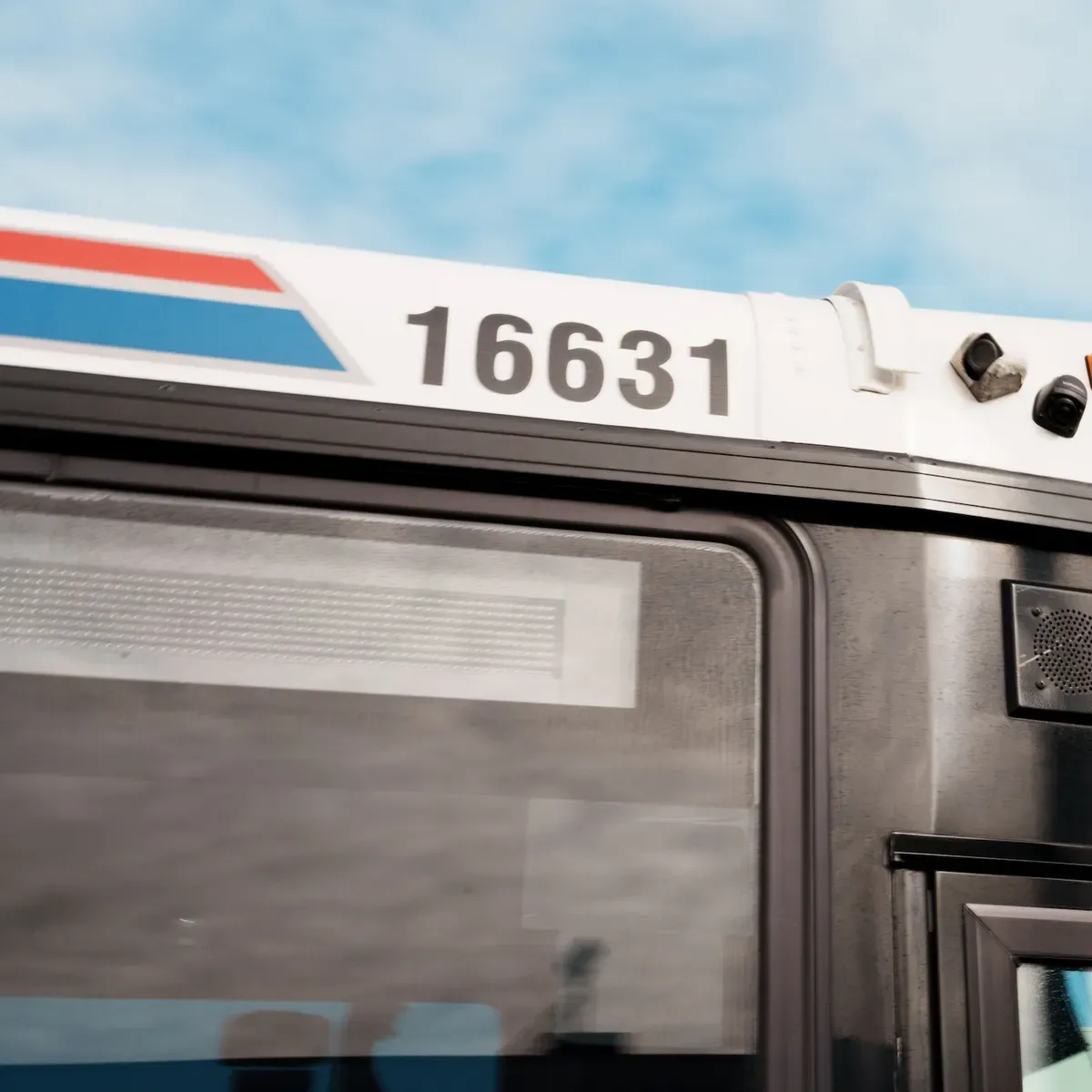 360-degree cameras cut bus accidents in half for Coach USA