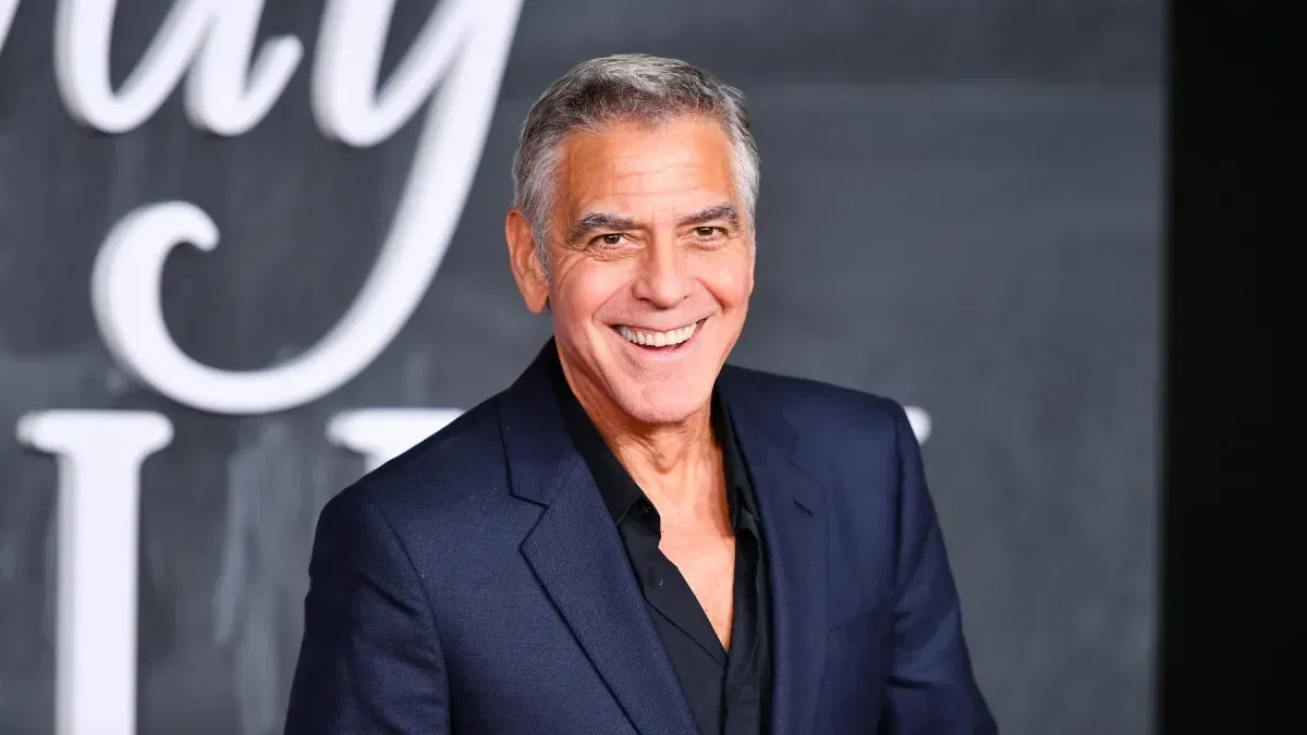 Clooney Recounts Iconic First Kiss