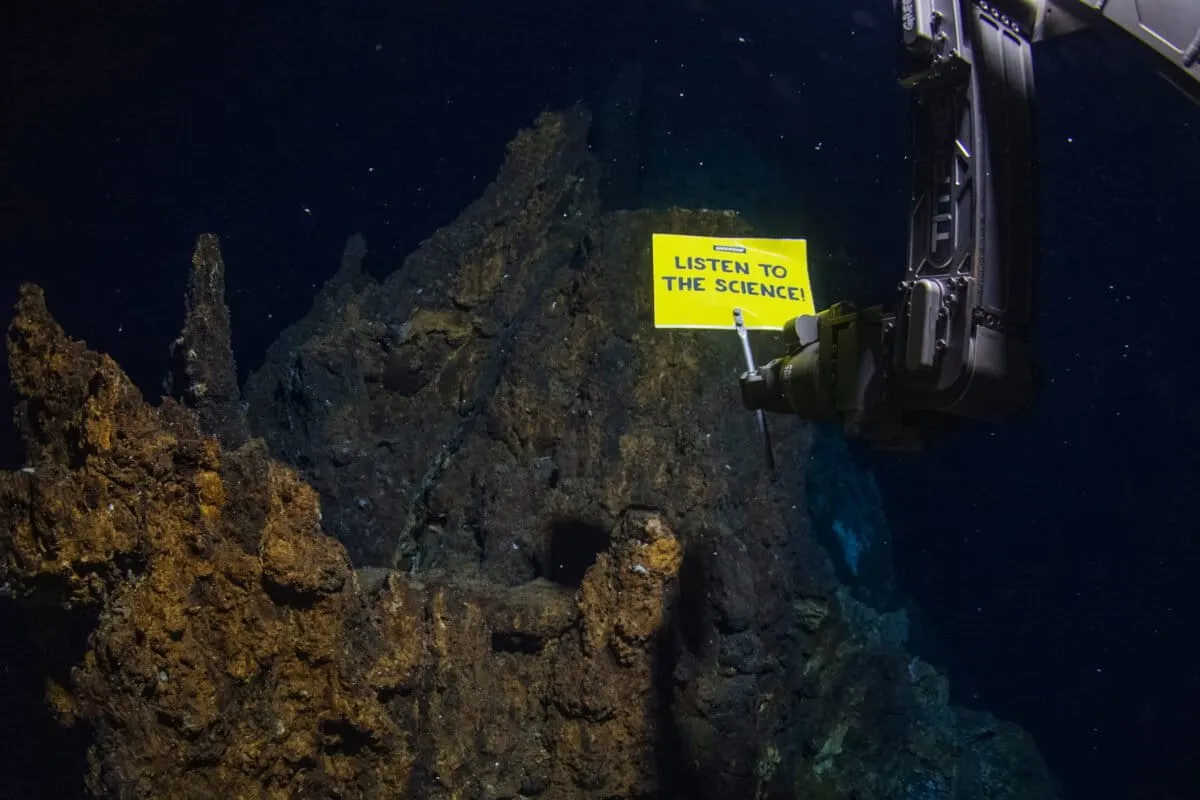 A Robot Just Dropped a Protest Banner 7,500 Feet Under the Sea