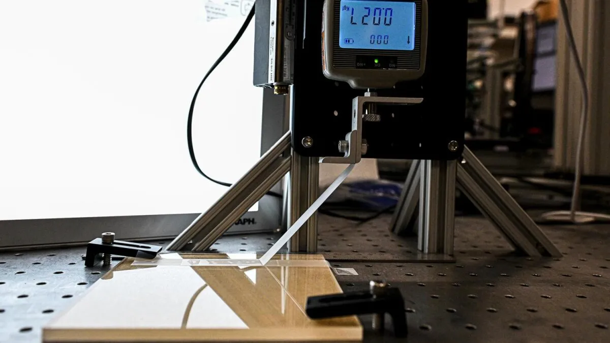 Can Scotch tape record information like audio tape?