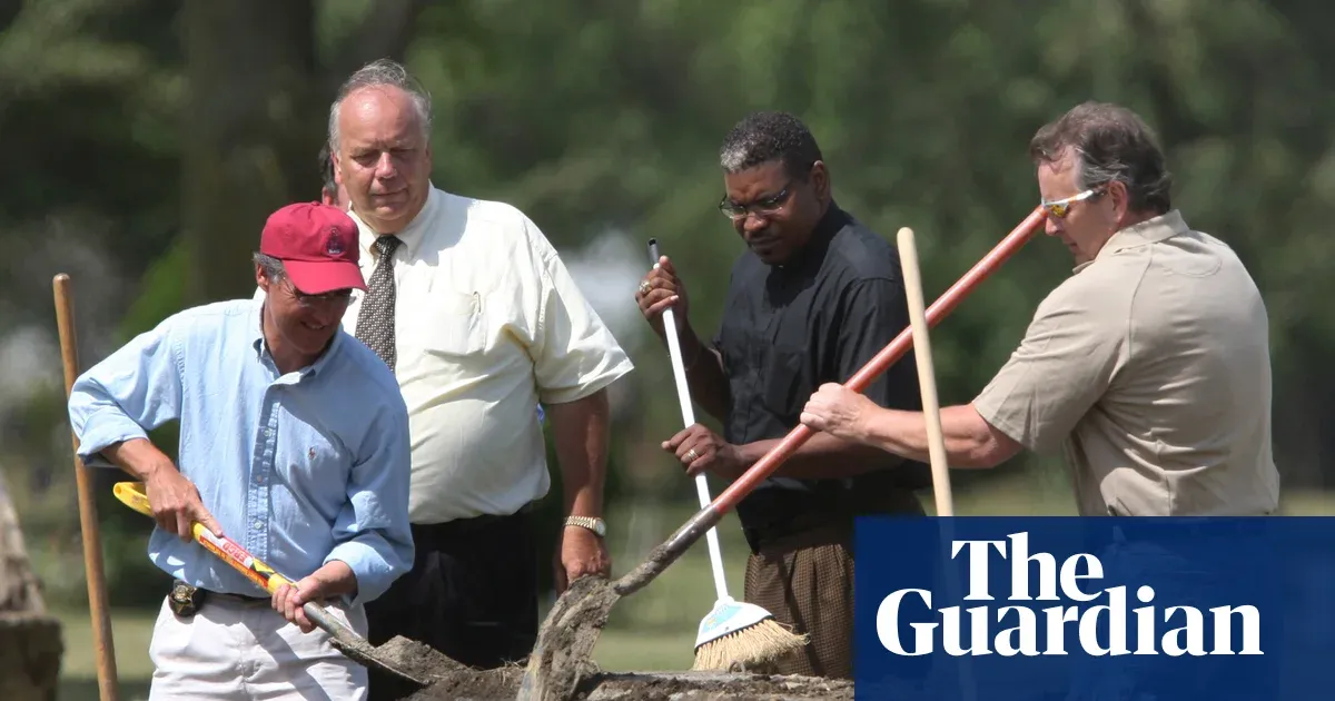 Moss helped convict grave robbers in Illinois cemetery scandal