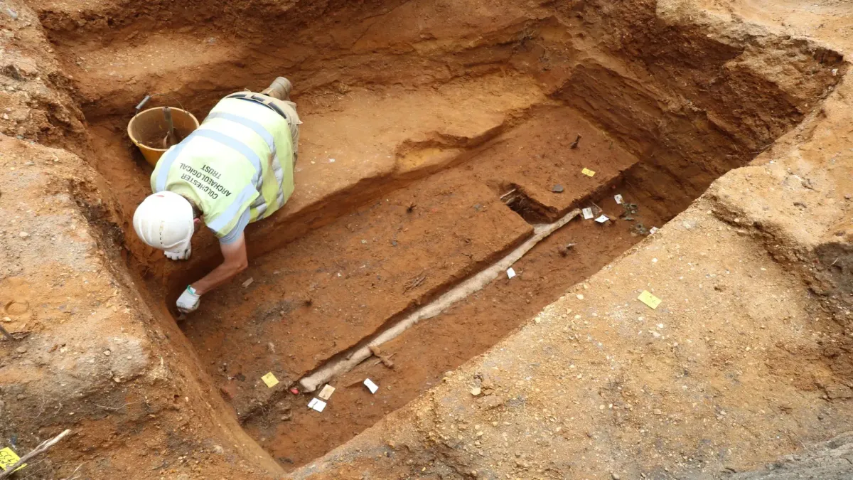 Spectacular elite British Roman burial unearthed with frankincense and gypsum