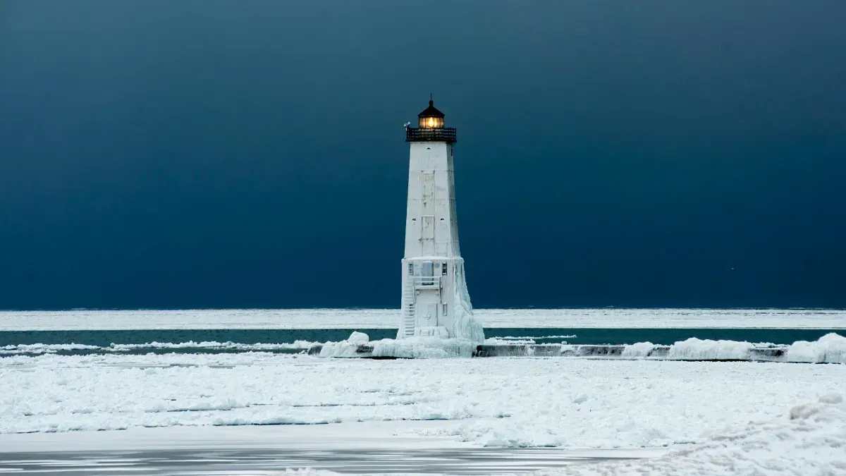 Extreme Temps Have Transformed Lake Michigan Into a Stunning Work of Art