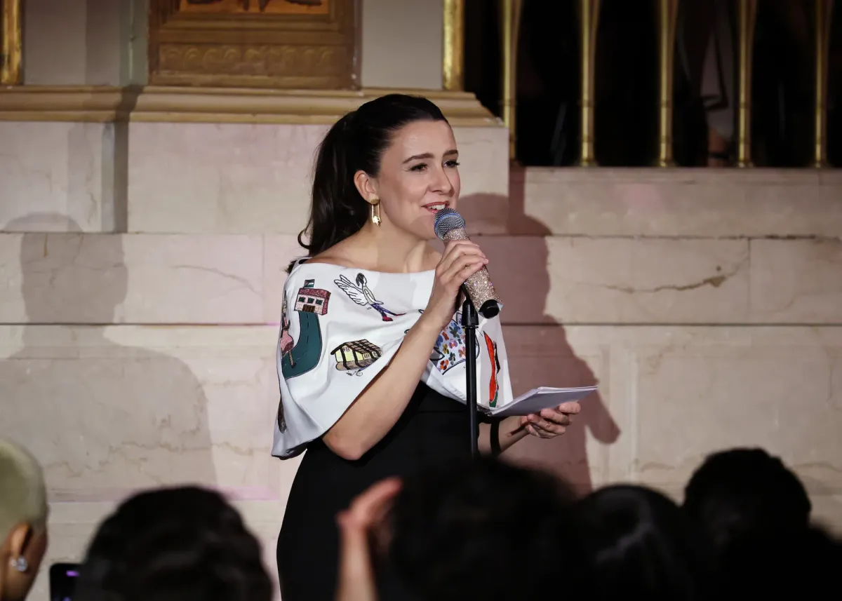 From Rubble to Brushstrokes: Ms. Rachel Uplifts Young Gaza Artists