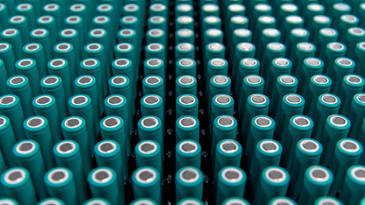 China Just Made a Battery That Charges in 3 Minutes and Lasts for Ages
