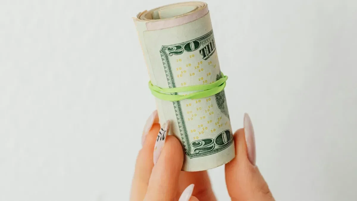 Teacher turns sister's final tips into a $20 kindness movement