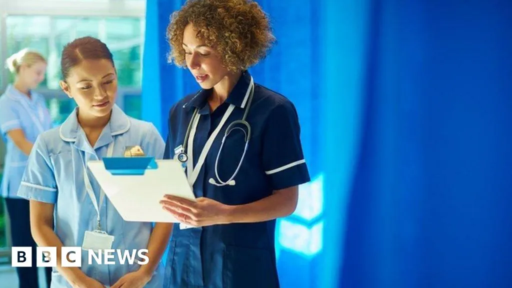 1.5 million NHS staff to receive 3.3% pay rise next year