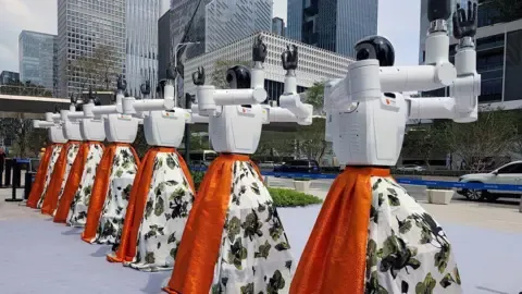 Embodied intelligent robots perform a thousand-hand Guanyin dance in Shenzhen China