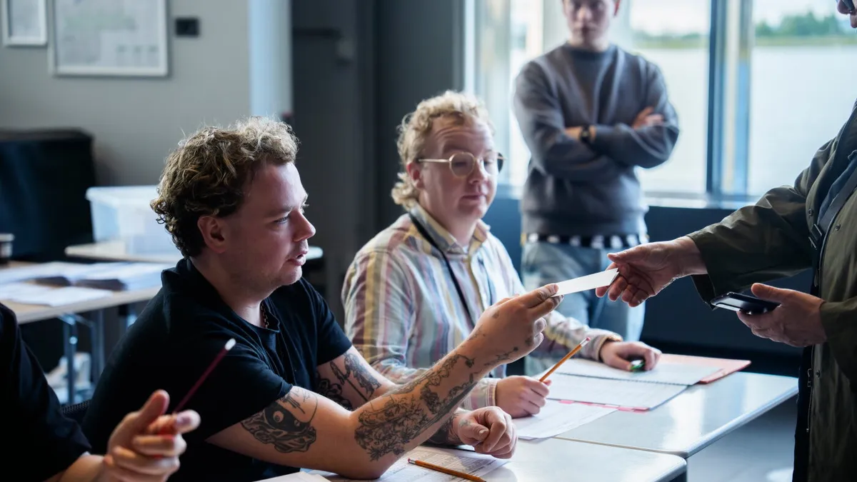 Icelanders Cast Votes on Whether to Rejoin the EU Discussion