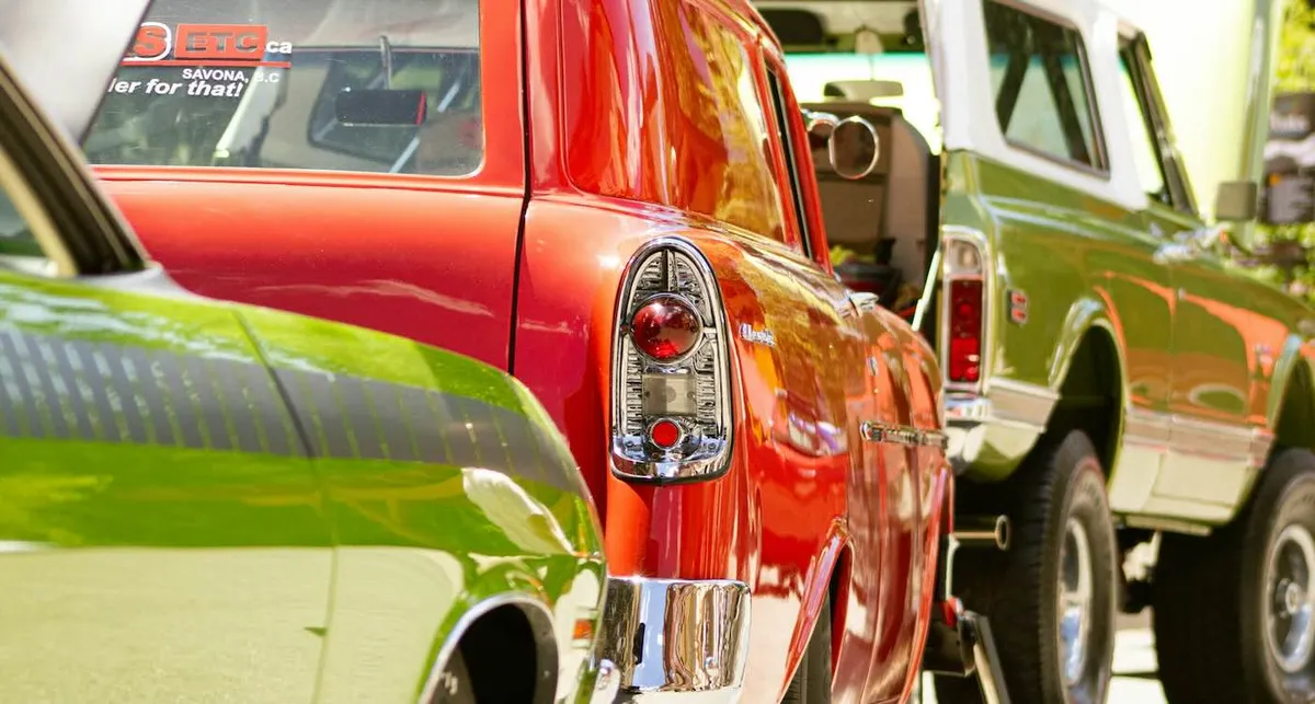 Fifty strangers drove classic cars past a dying man's home