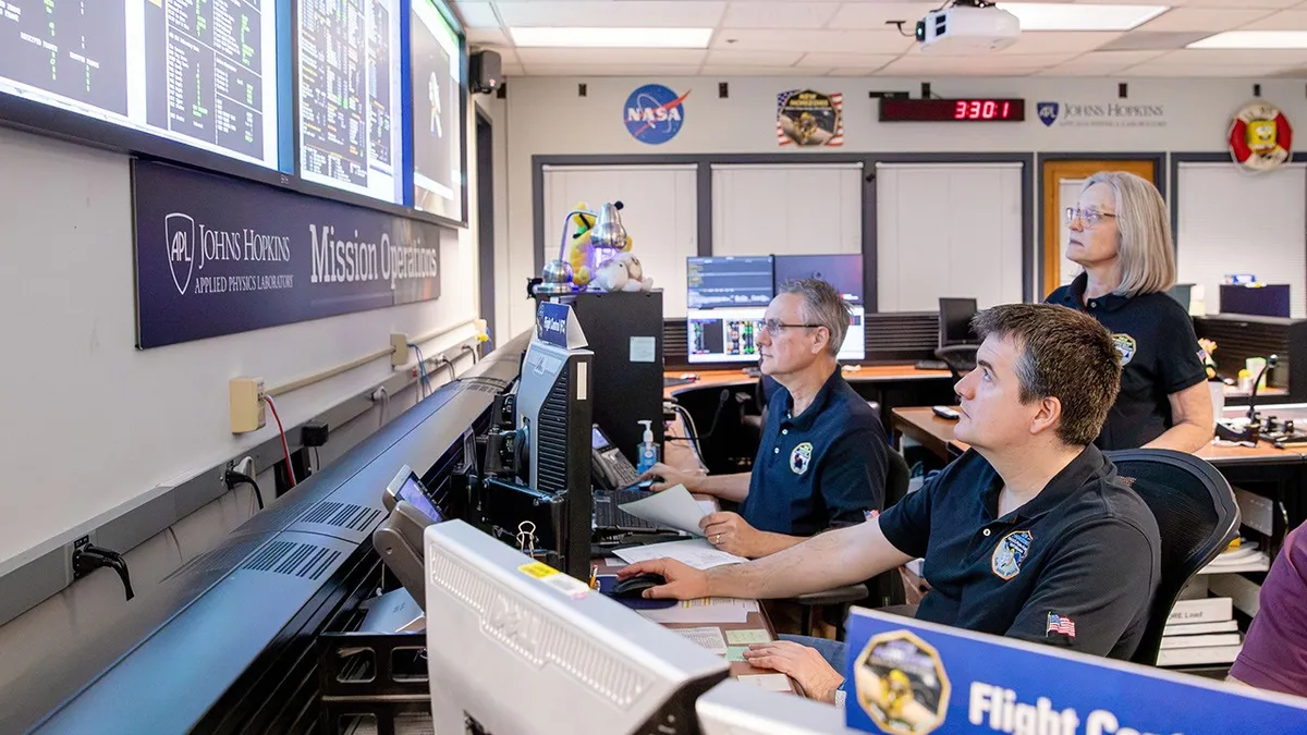 NASA's New Horizons Just Woke Up After a Year-Long Nap, 5.9 Billion Miles Away