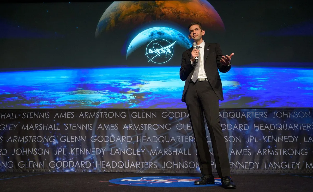 NASA delays moon landing, adopts faster launch schedule instead