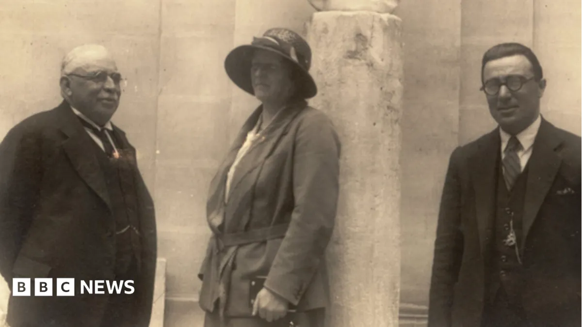Carmarthen fossil hunter Dorothea Bate recognised with blue plaque