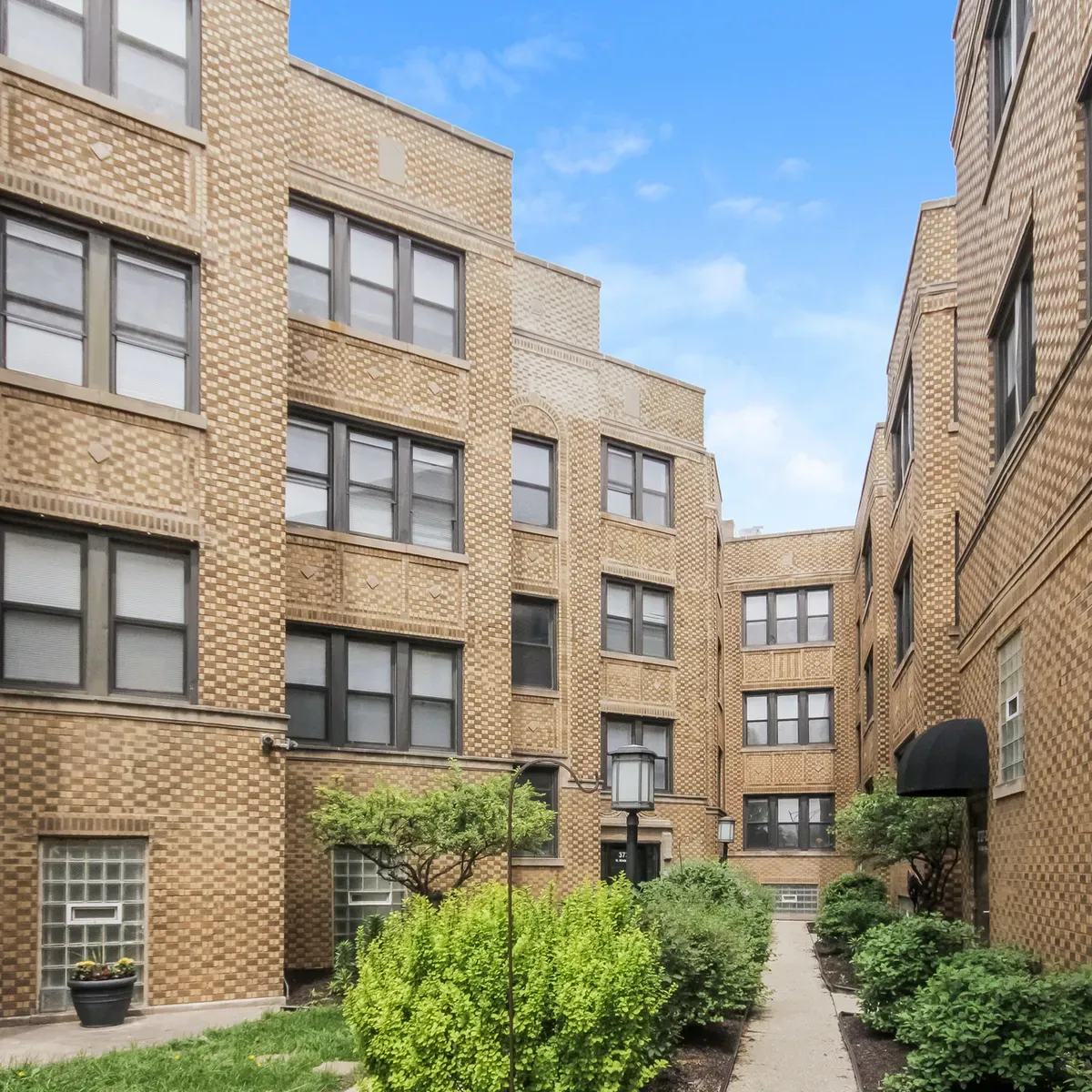 Chicago's Rents Are Surging. The Mayor Wants to Stop the Hidden Fees.