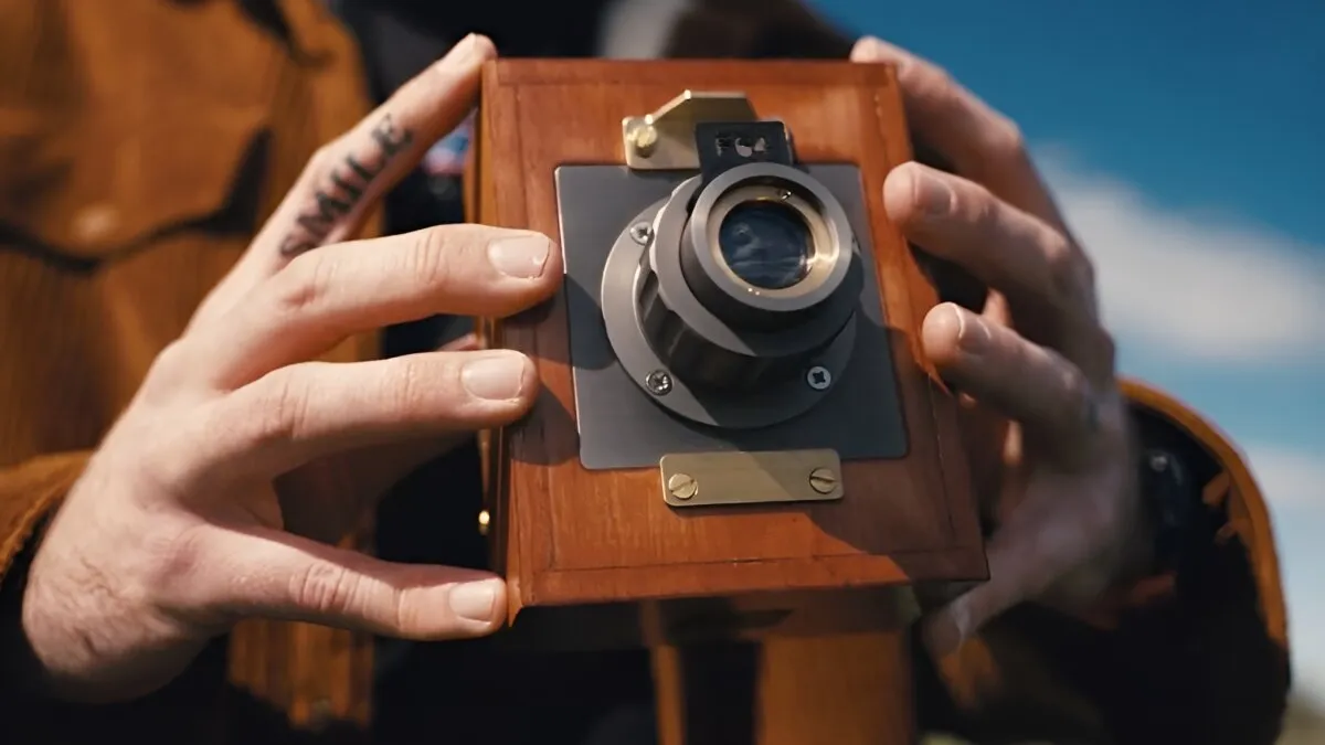 Gloriously retro wooden box camera contains its own film processing lab