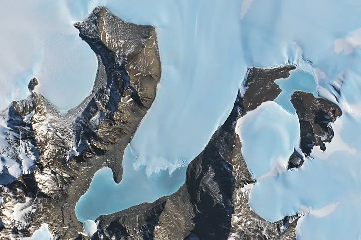 Antarctica's frozen lake holds clues to ancient life on Earth
