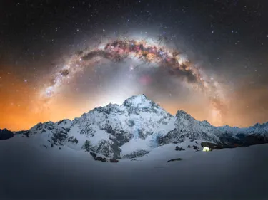 The Milky Way arch above Aoraki / Mount Cook. As night fell, the Milky Way and zodiacal light appeared with exceptional clarity, enhanced by the cold, stable air at elevation