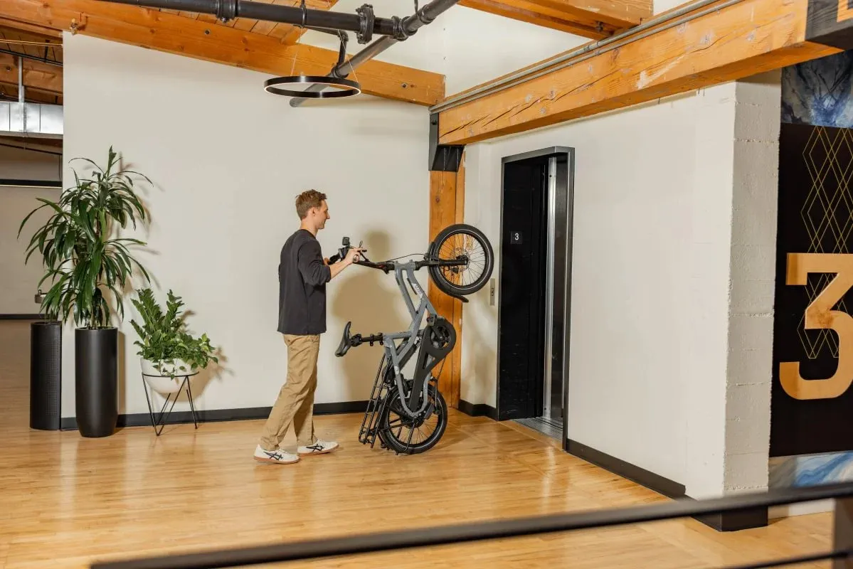 Designed for tight urban living, the HSD3 tilts up onto its rear rack so you can easily roll it into elevators and park it vertically indoors