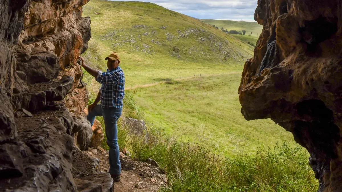 Australian cave home to 25,000 years of healing—and curses